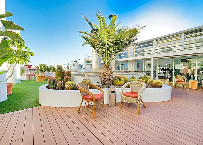 Las Palmas de Gran Canaria hotels near Museo Nestor