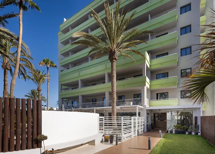 Playa del Ingles (Gran Canaria) hotels near Maspalomas lighthouse